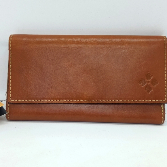 Patricia Nash Accessories - Patricia Nash Terresa Tan Leather Wallet